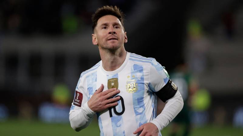 Messi - người thừa kế Maradona